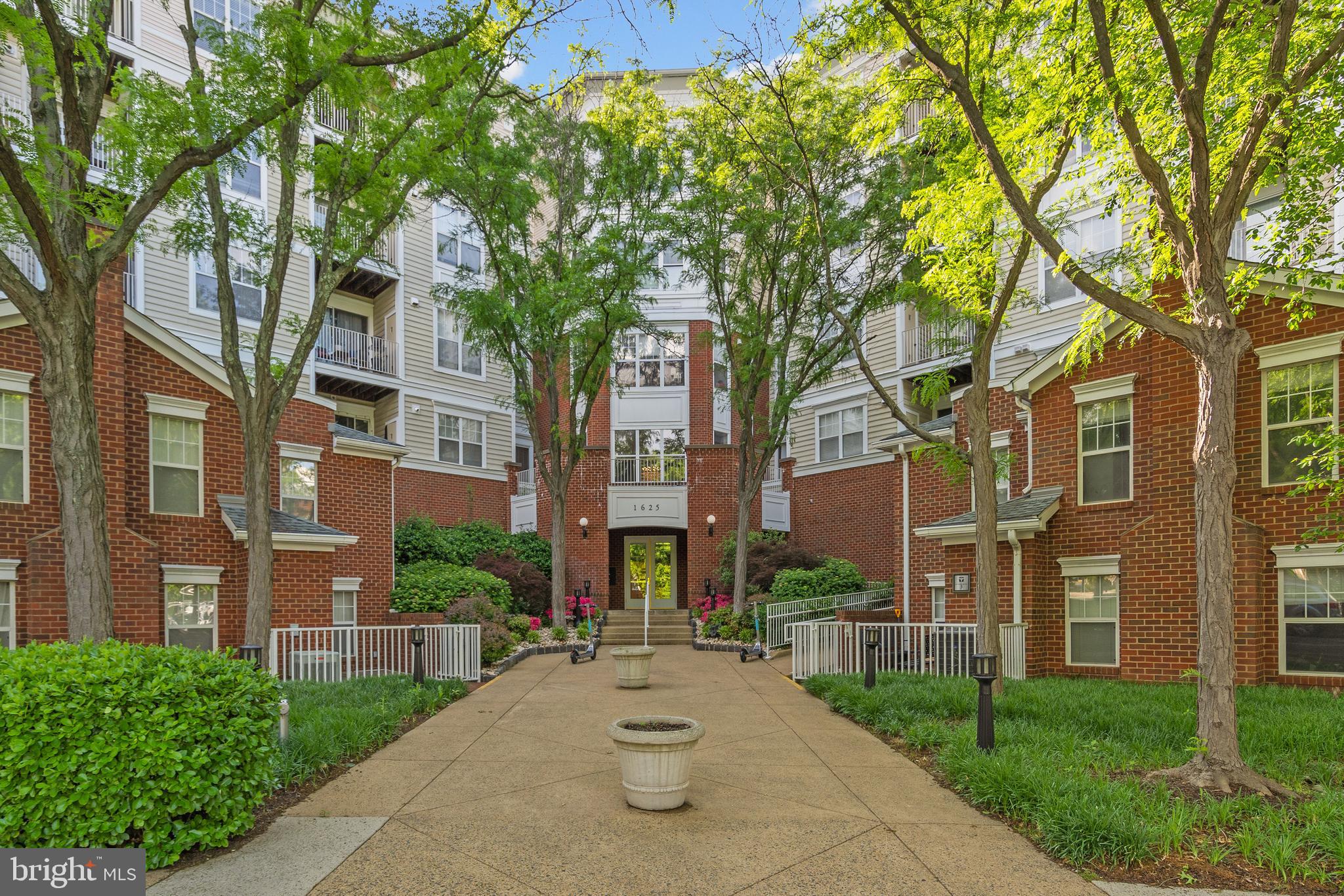LILLIAN COURT AT TYSONS 11 - Residential