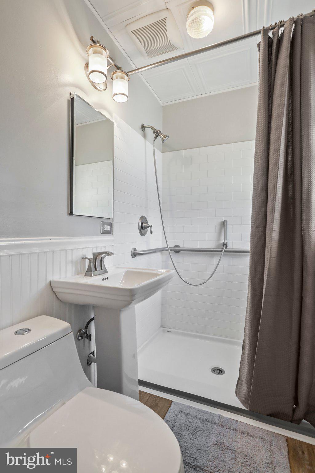 THE MEADOWS - Residential Lease