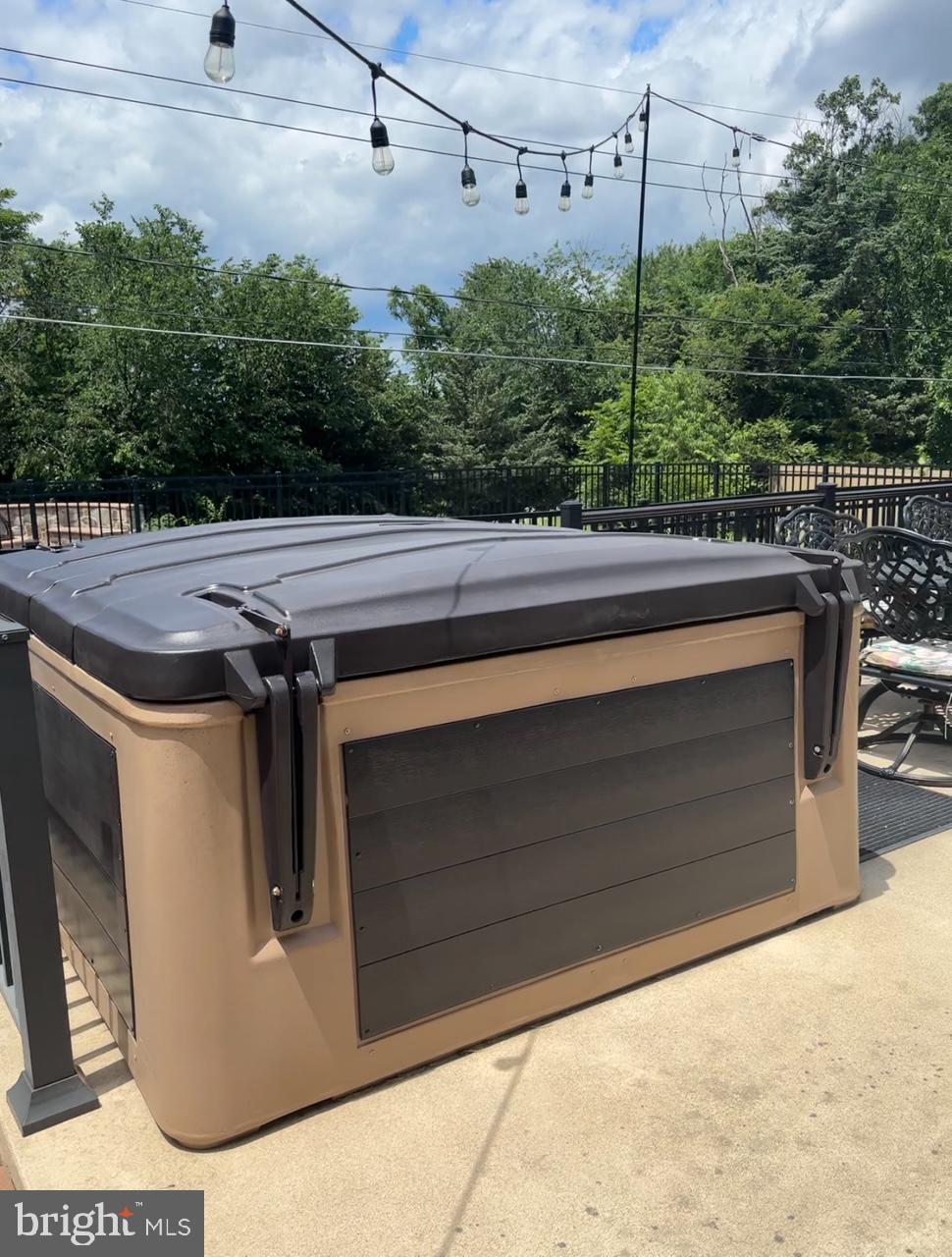 THE MEADOWS - Residential Lease