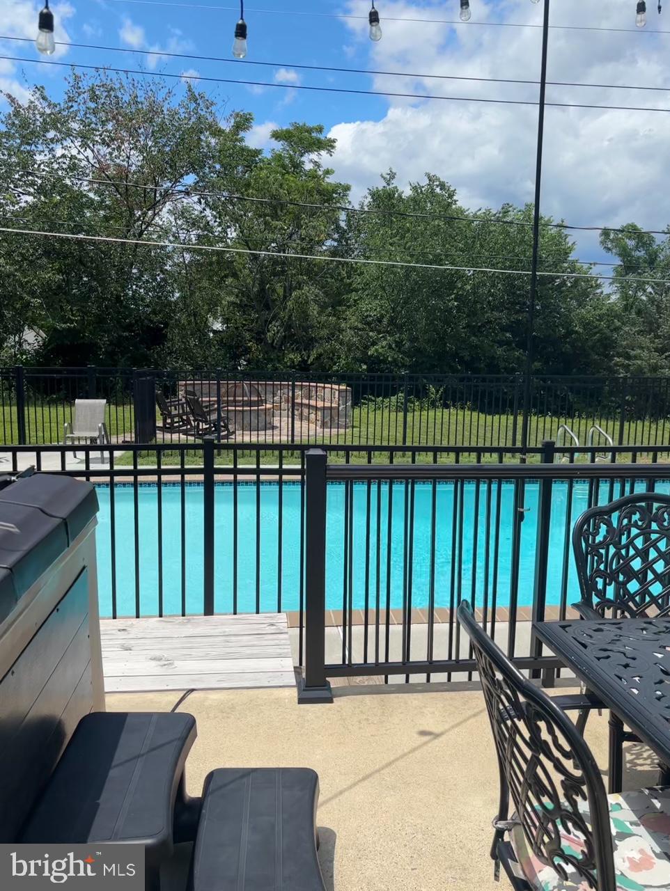 THE MEADOWS - Residential Lease