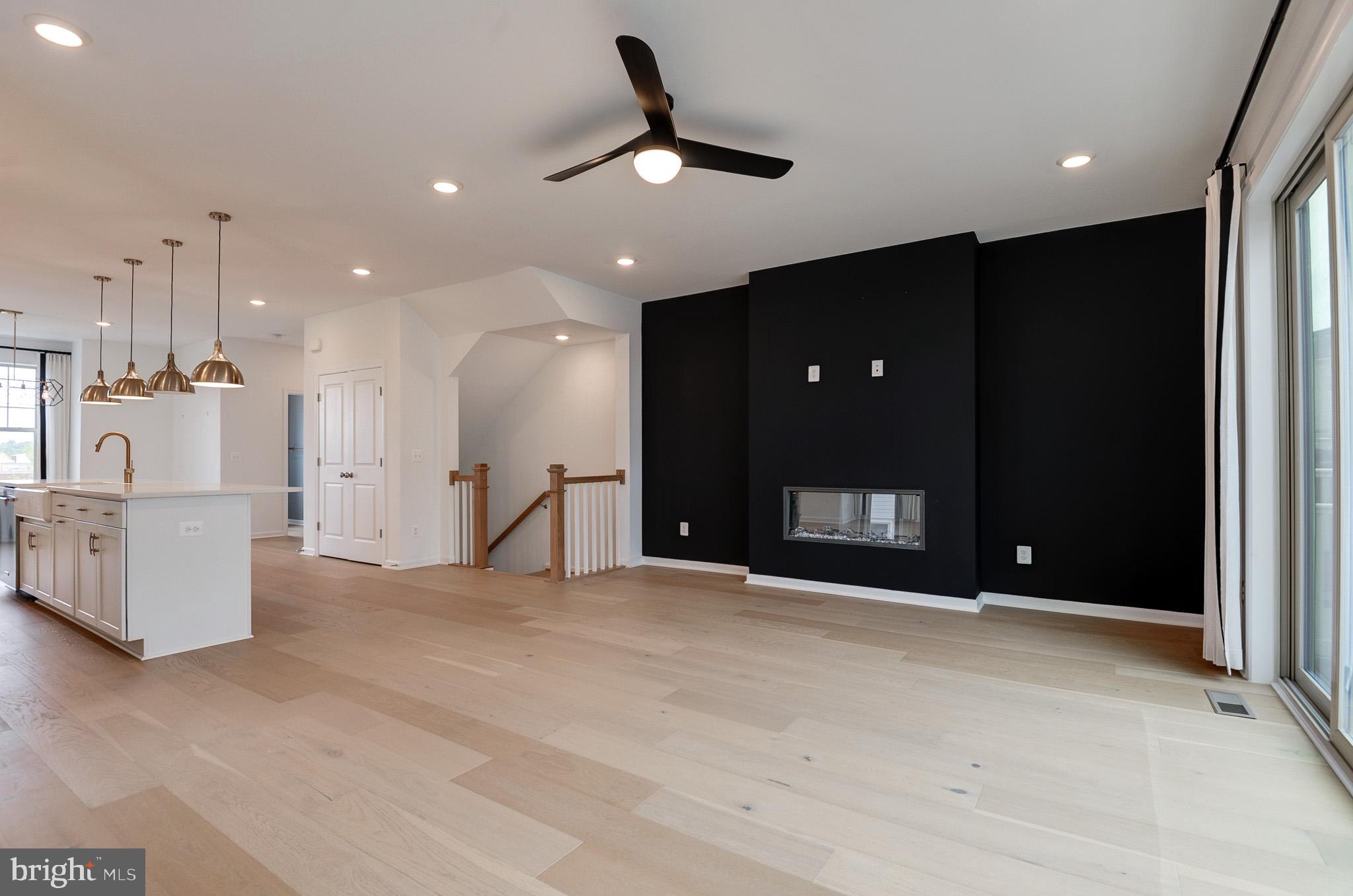 POTOMAC STATION MARKETPLACE - Residential Lease