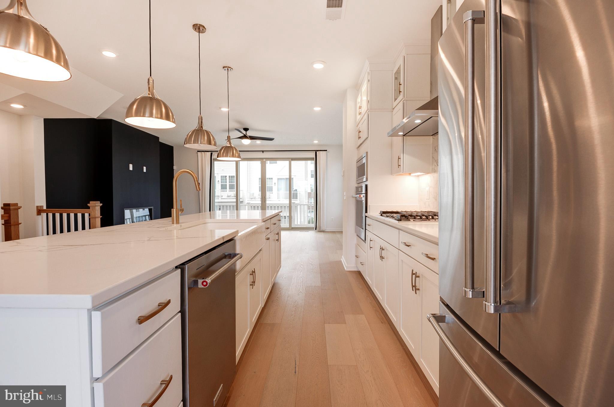 POTOMAC STATION MARKETPLACE - Residential Lease