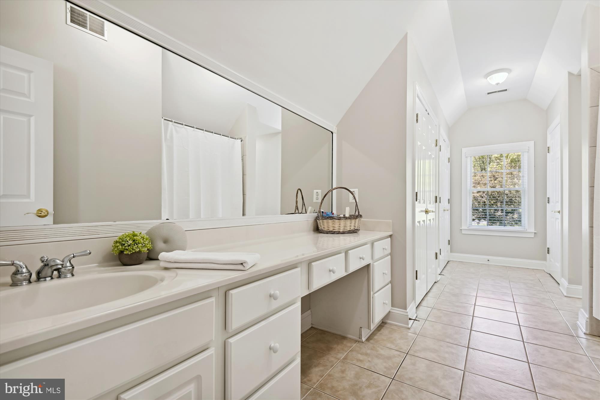 TEMPLES DELIGHT - Residential