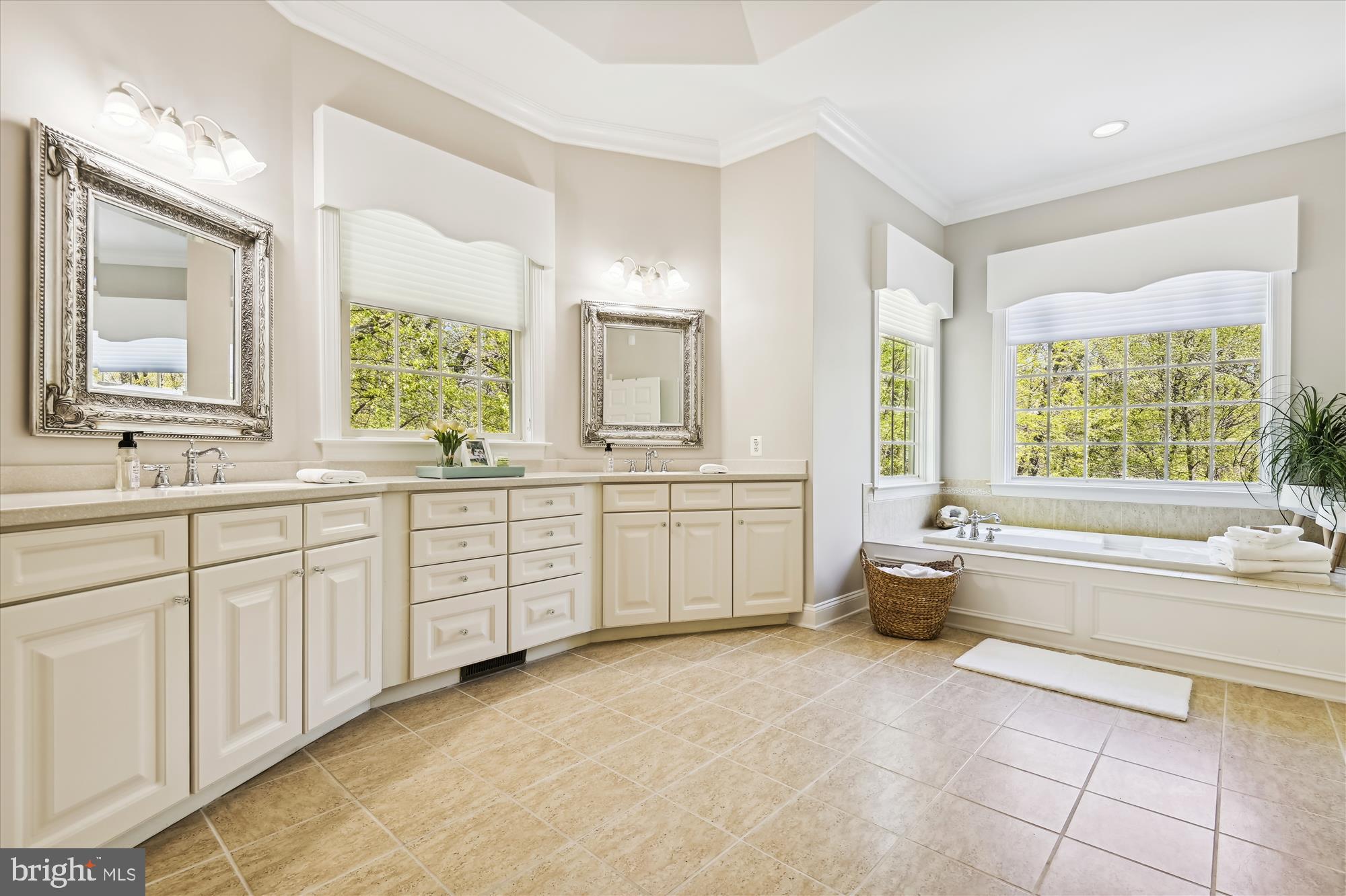 TEMPLES DELIGHT - Residential