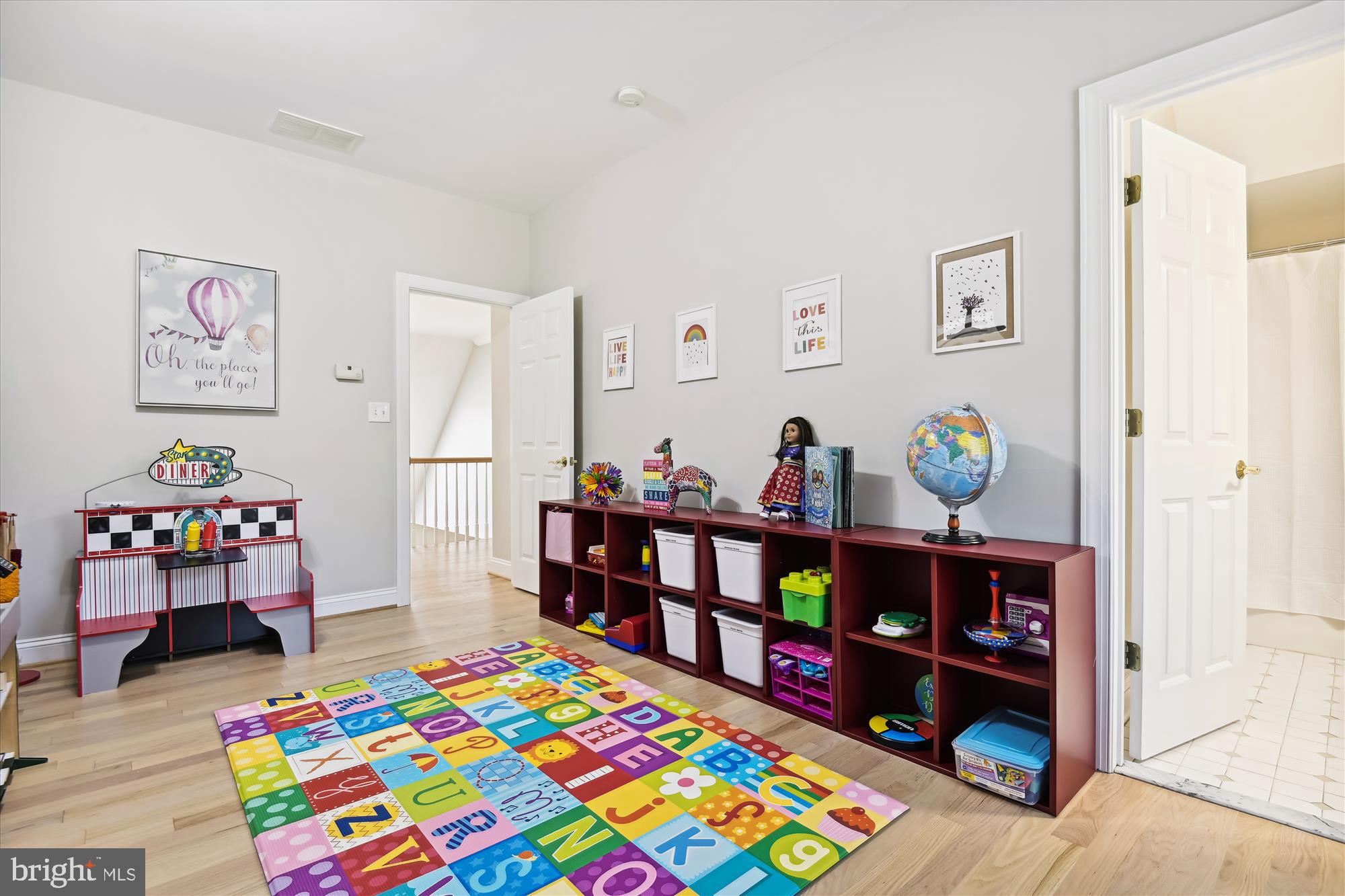 TEMPLES DELIGHT - Residential