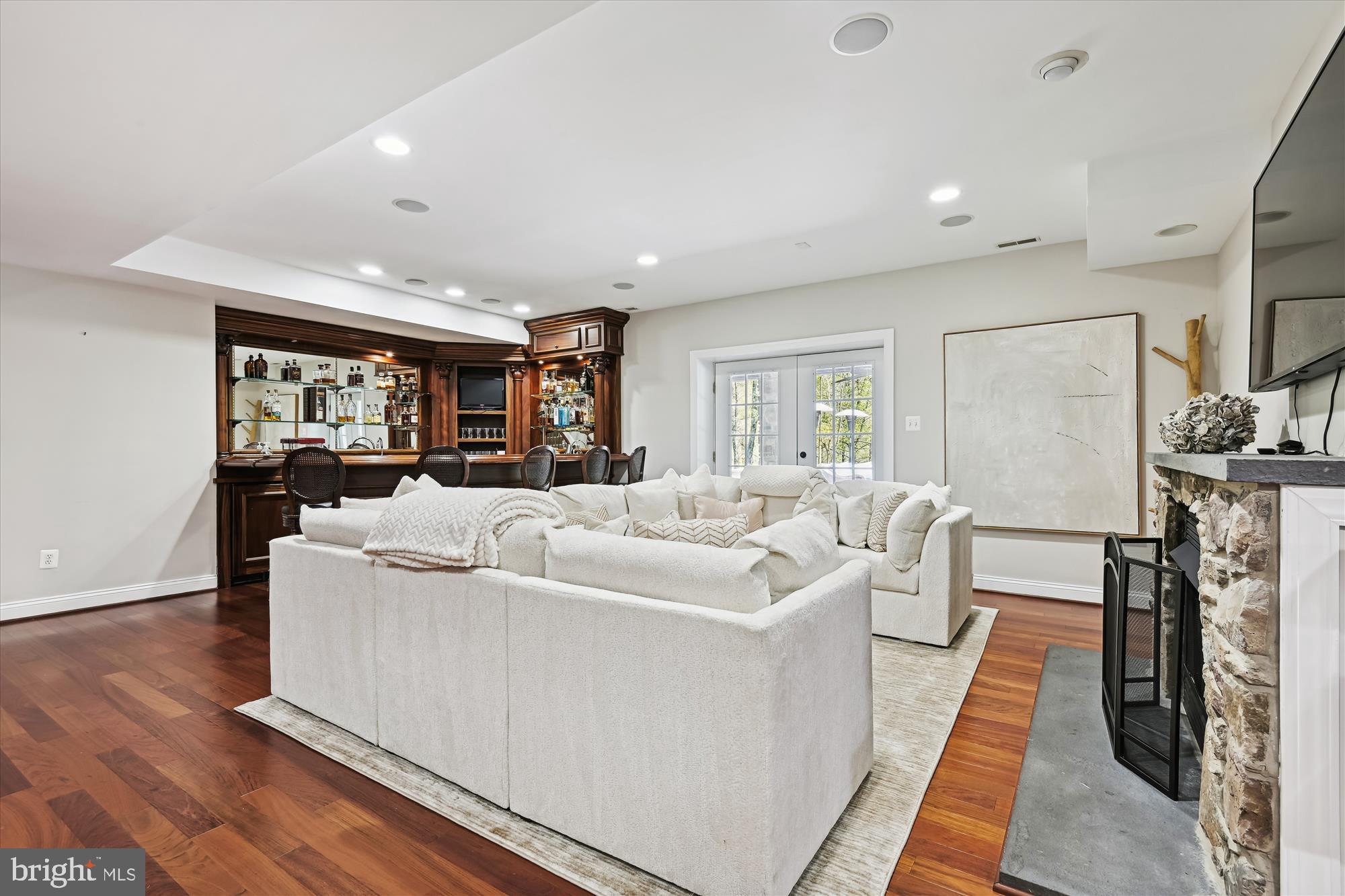 TEMPLES DELIGHT - Residential