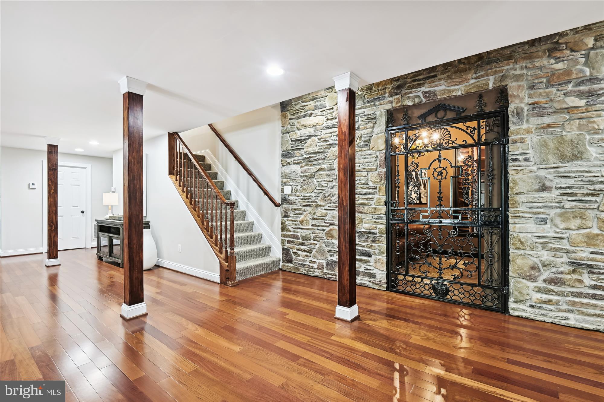 TEMPLES DELIGHT - Residential