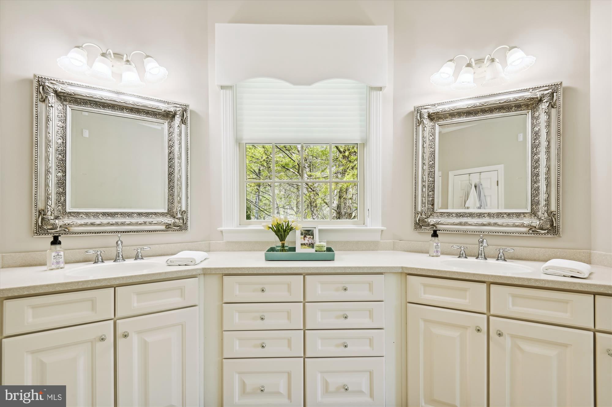 TEMPLES DELIGHT - Residential