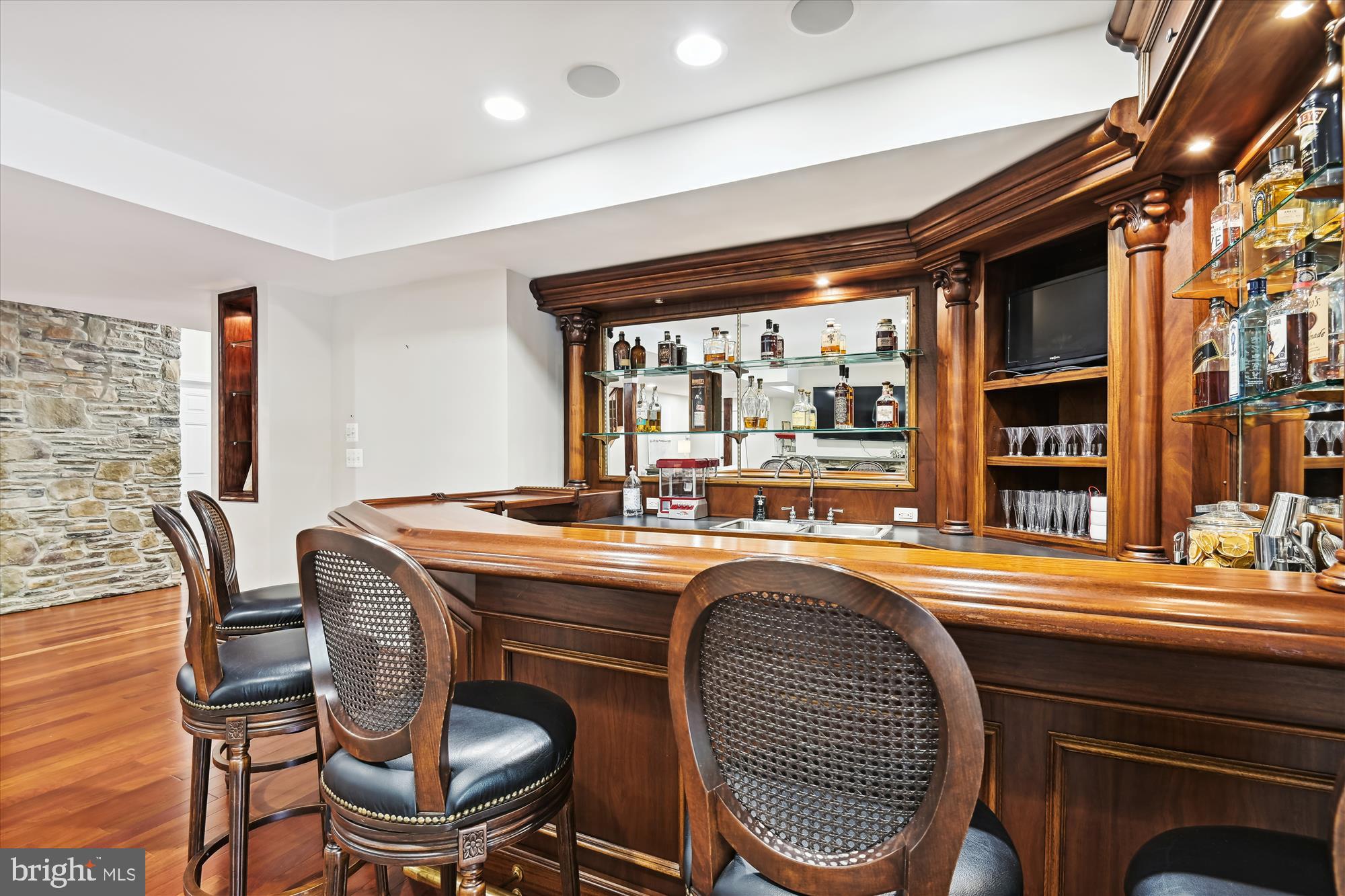 TEMPLES DELIGHT - Residential