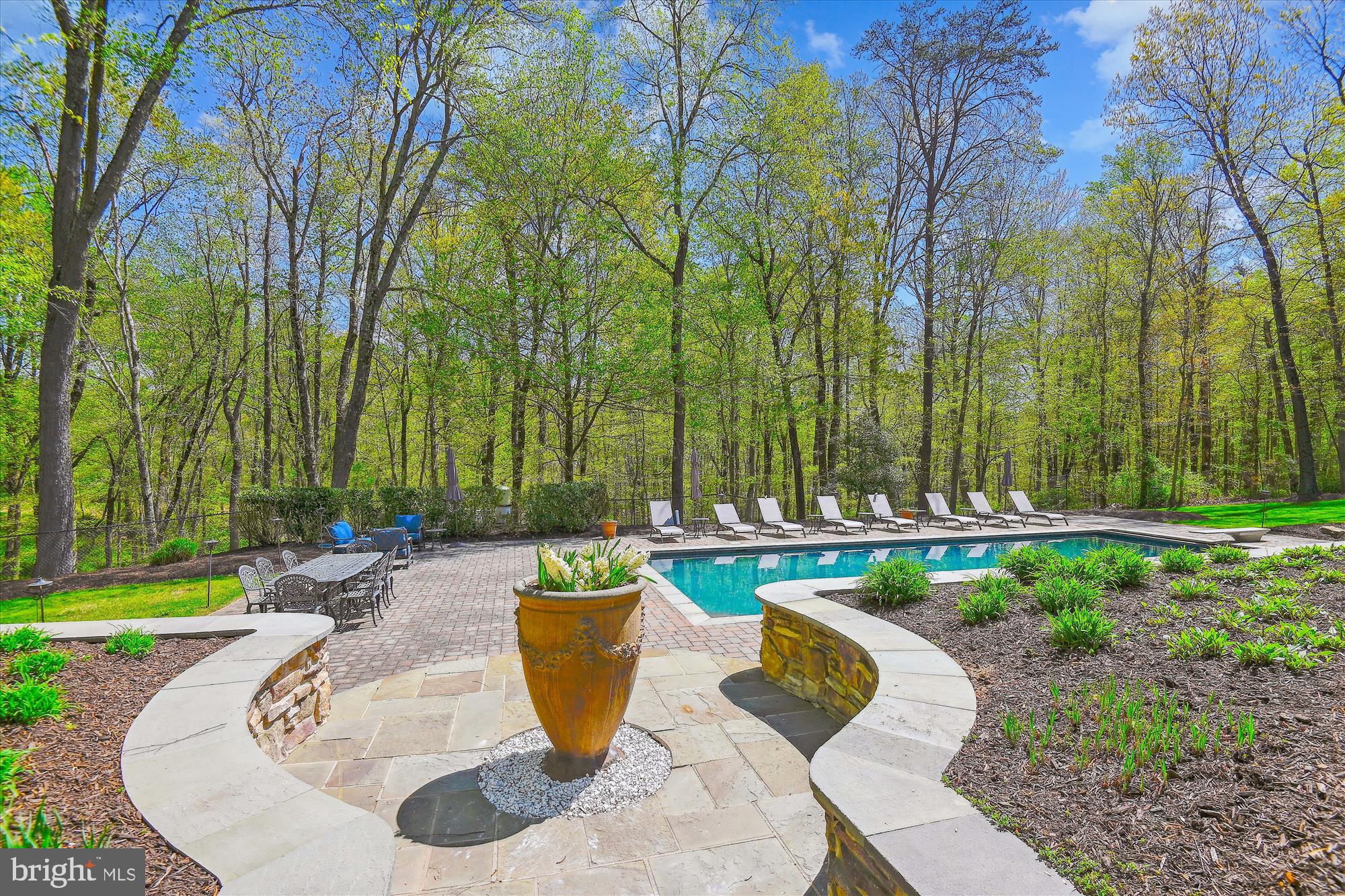 TEMPLES DELIGHT - Residential