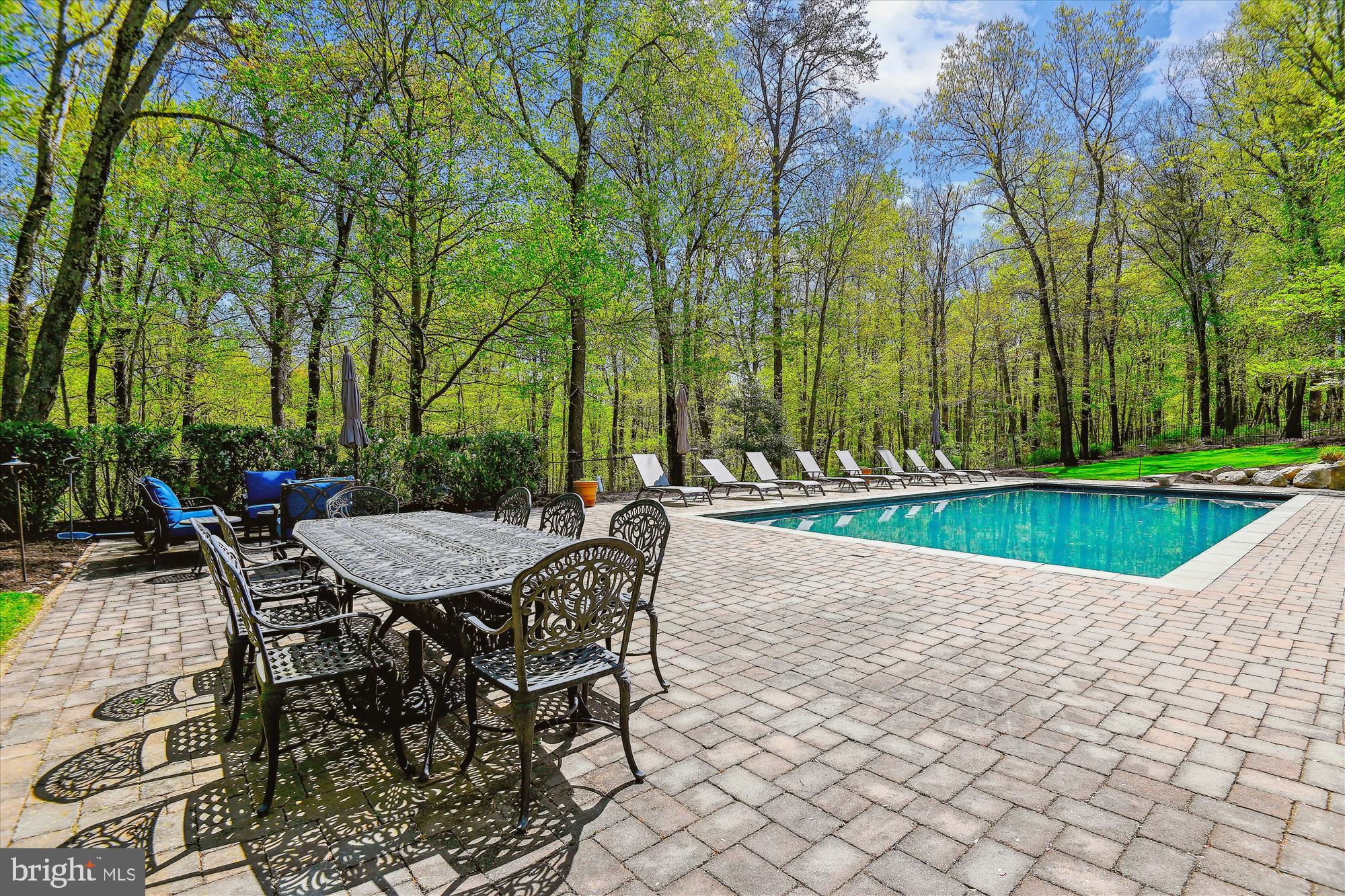 TEMPLES DELIGHT - Residential