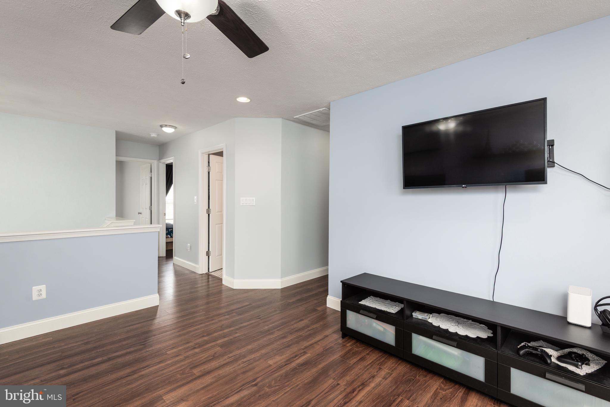 SAVANNAH OVERLOOK - Residential