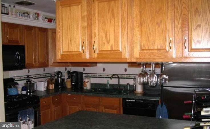 15 GREENVIEW AVENUE