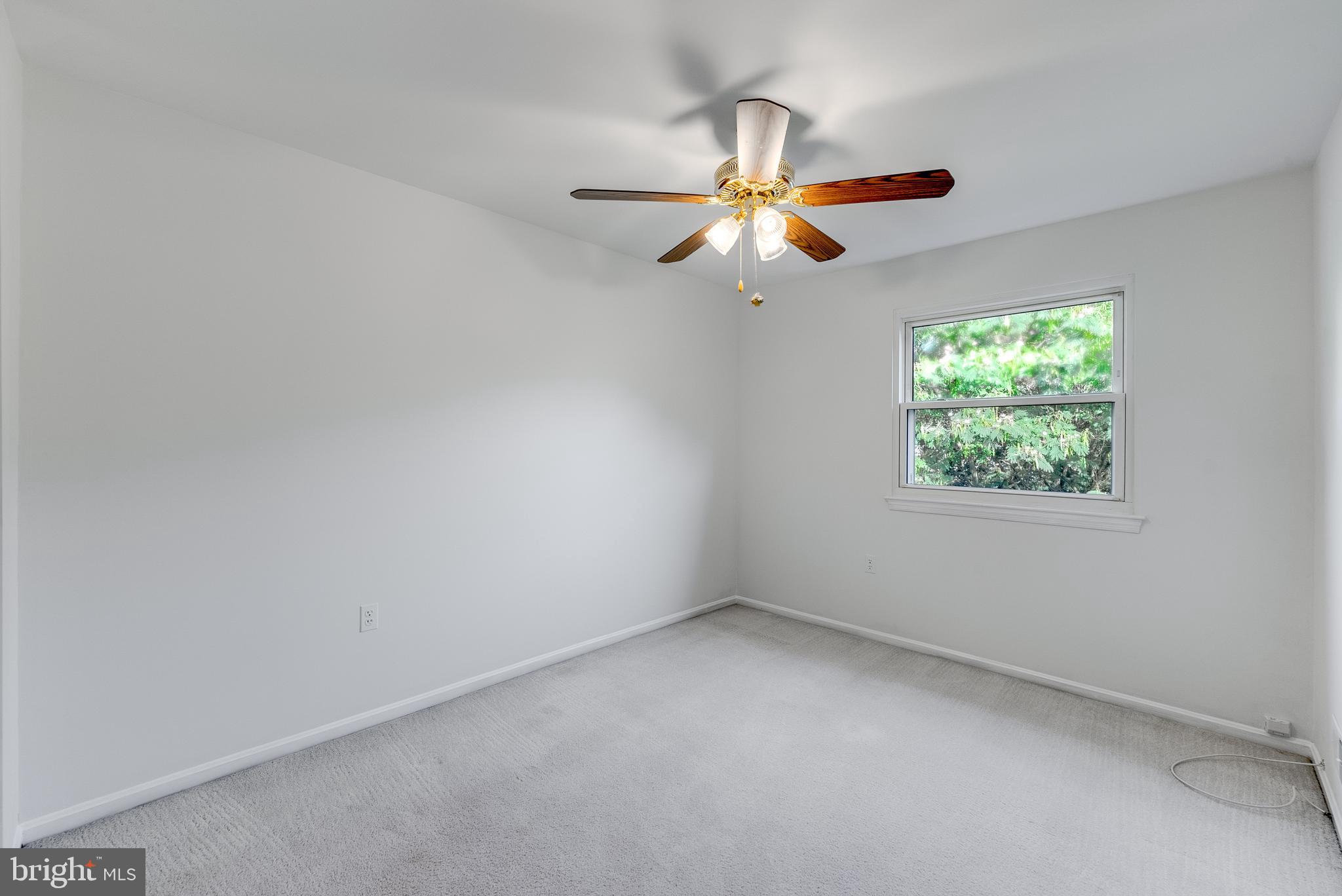 VIRGINIA KNOLLS - Residential