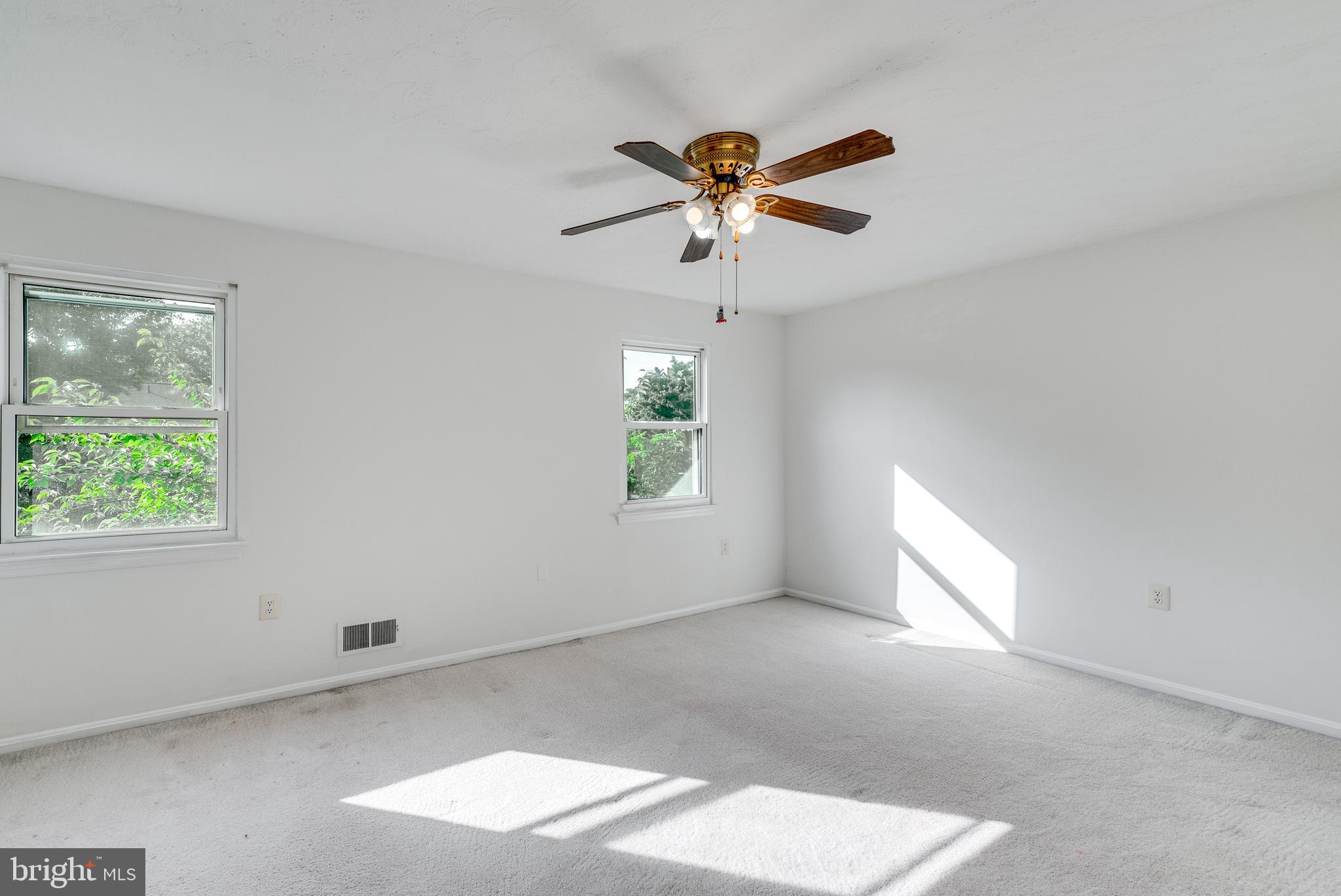 VIRGINIA KNOLLS - Residential