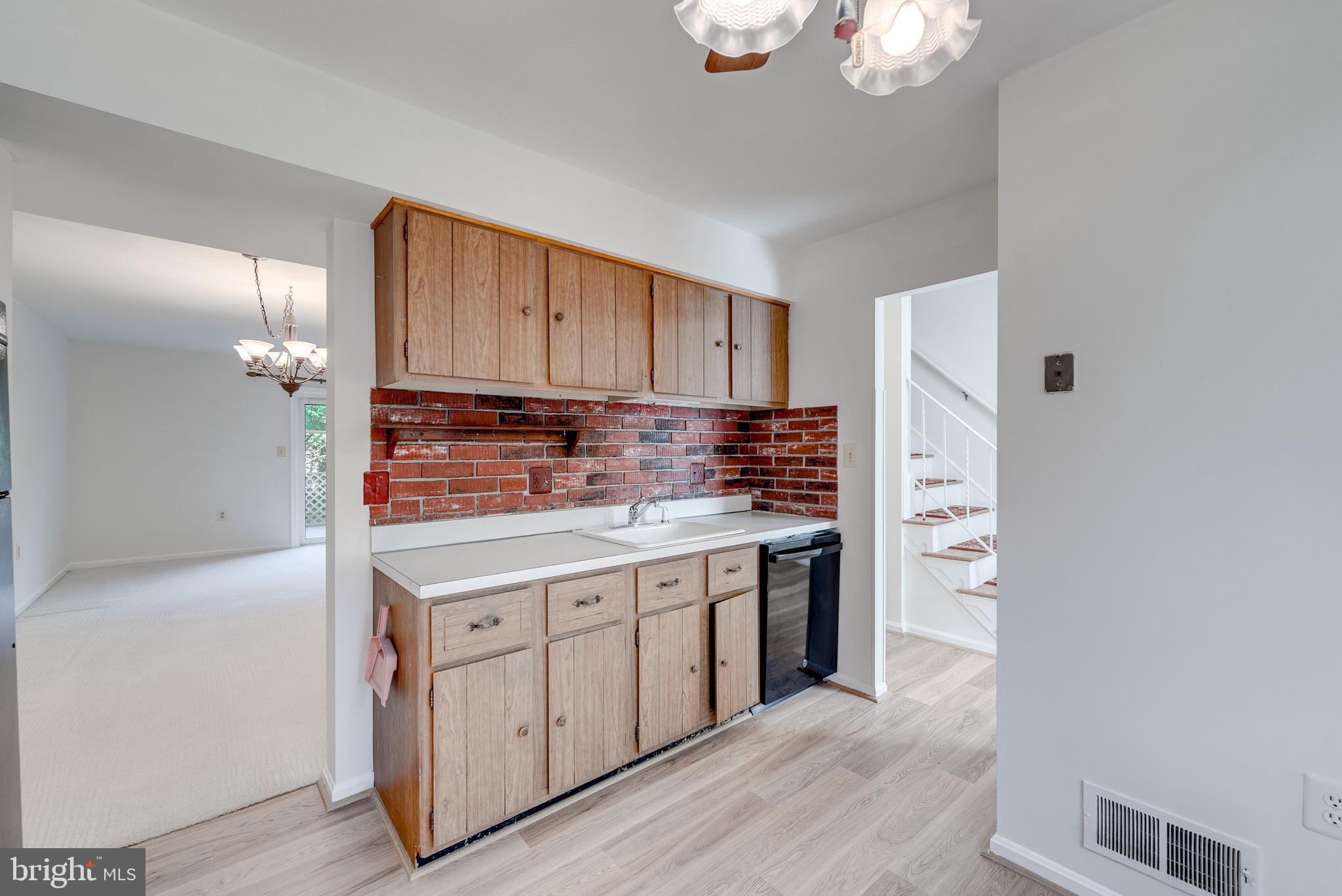 VIRGINIA KNOLLS - Residential