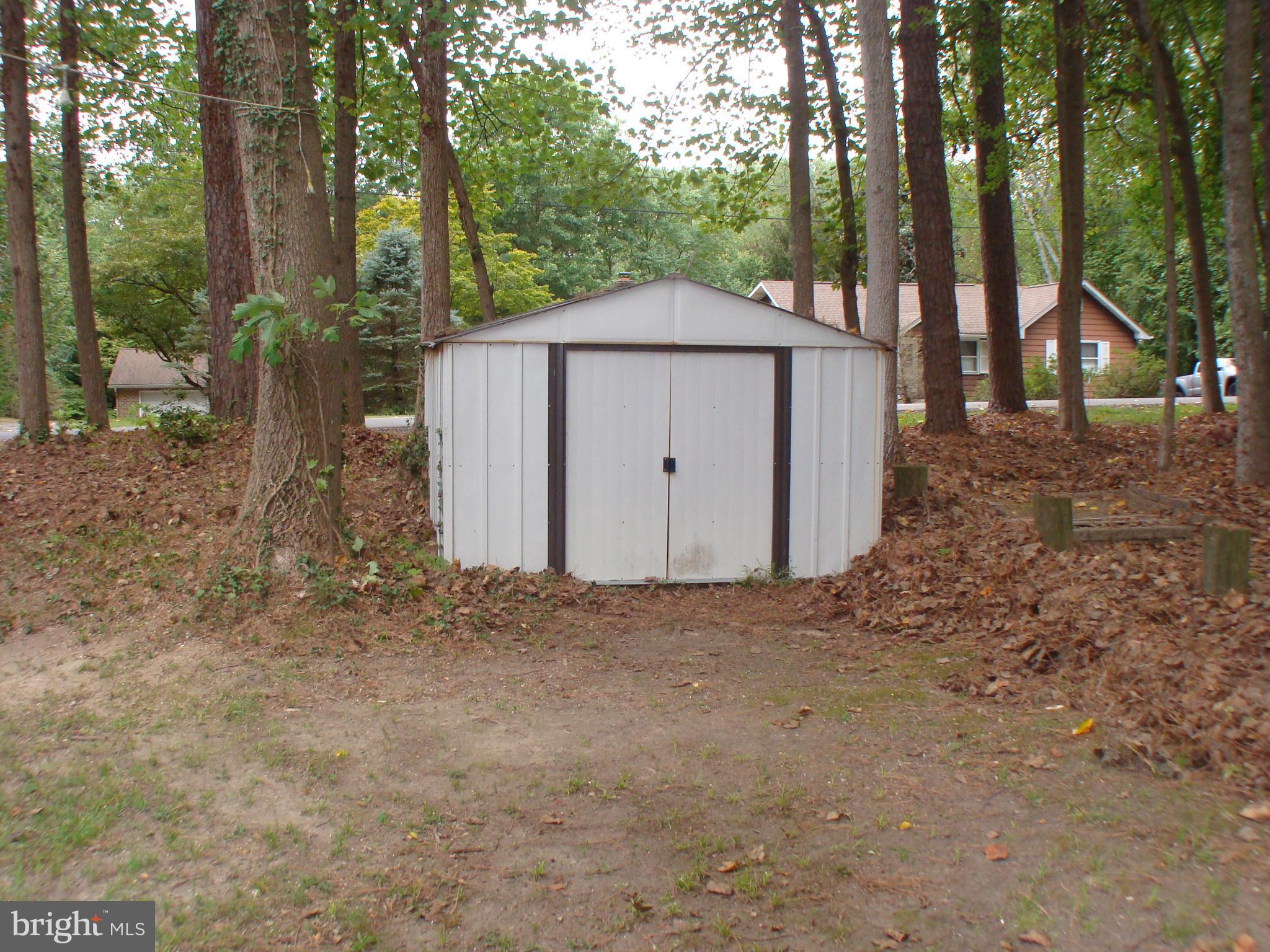 DRUM POINT - Residential Lease