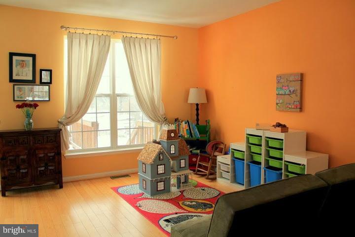 HILLSIDE TERRACE - Residential