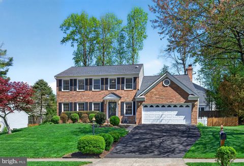 Photo of 9589 Burnt Oak Drive, FAIRFAX STATION, VA 22039 (MLS # VAFX2299902)