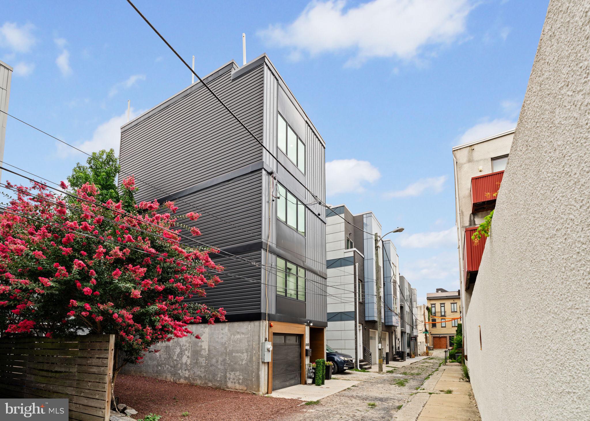 848 N LEITHGOW STREET