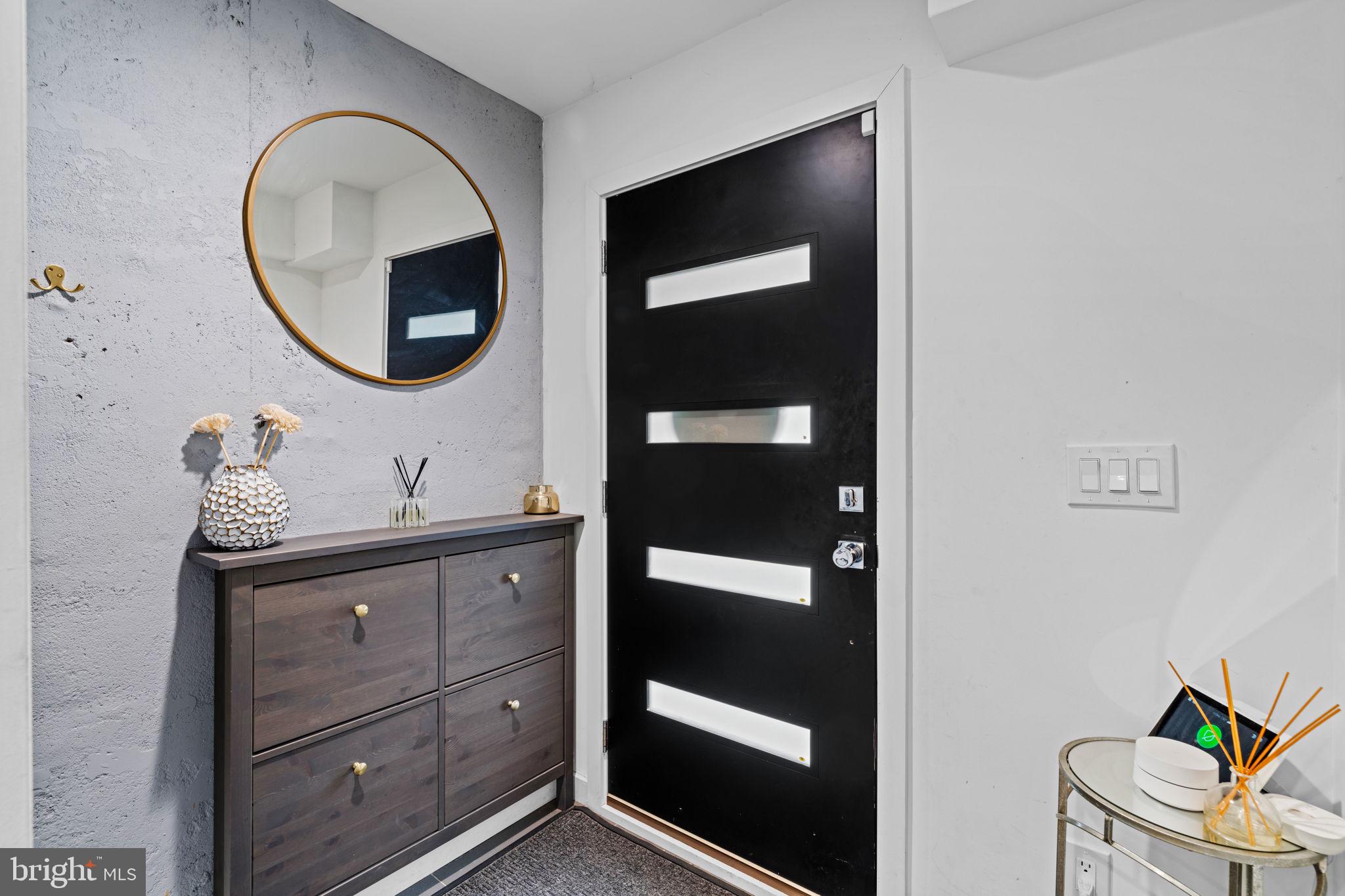 848 N LEITHGOW STREET