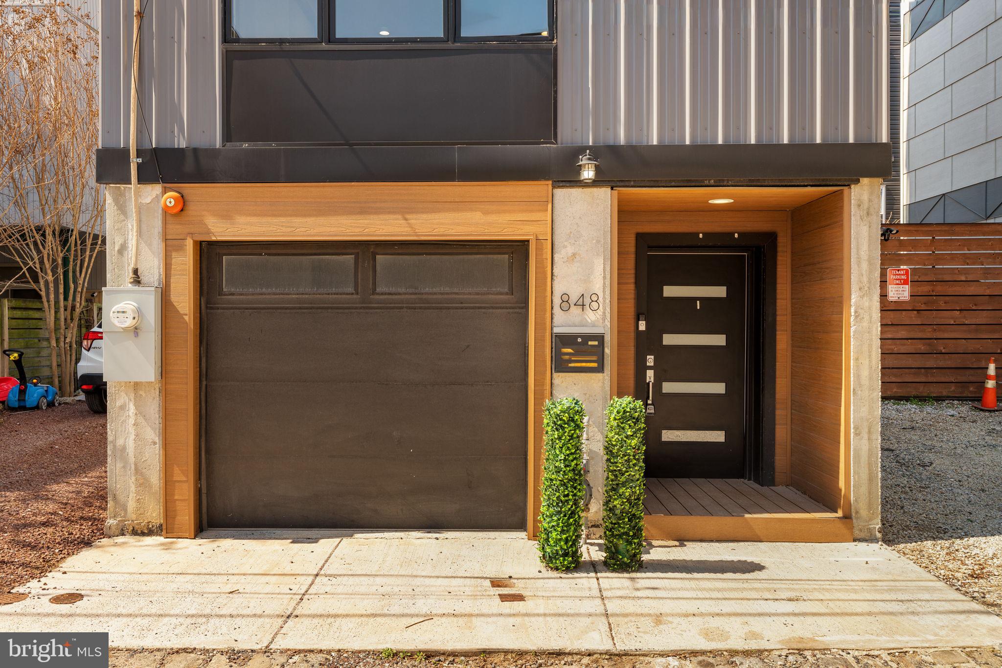 848 N LEITHGOW STREET