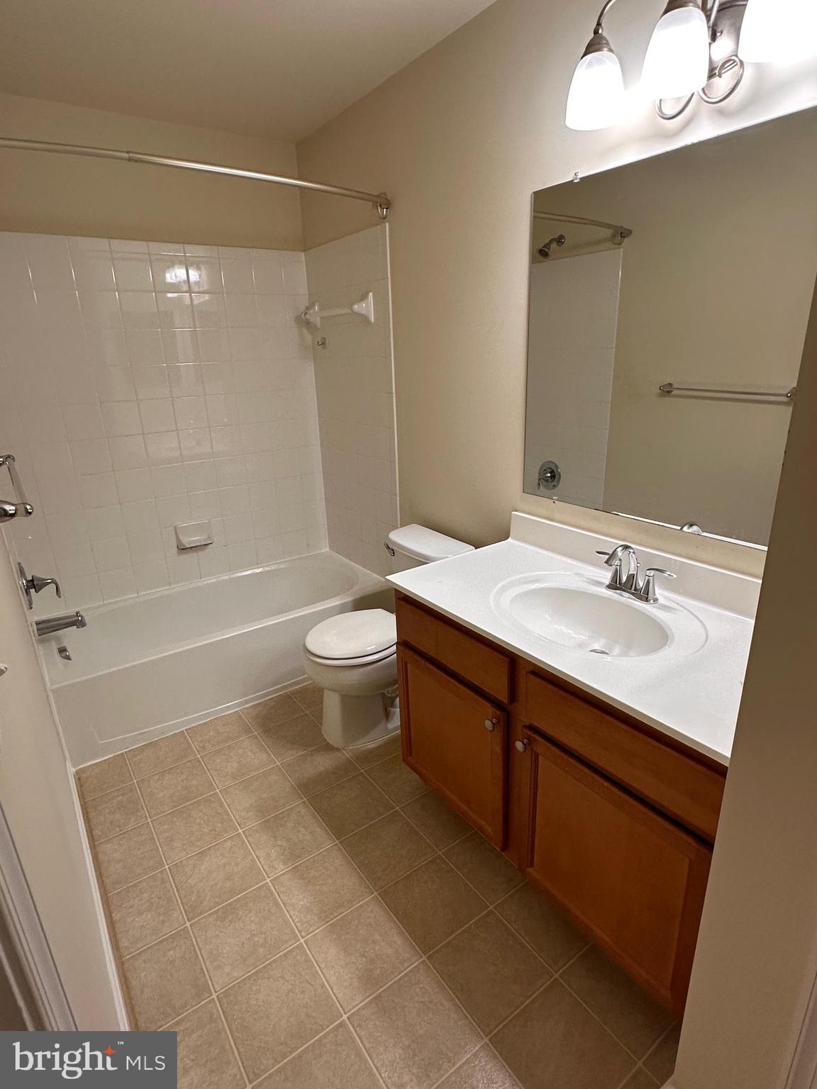 GATEWAY COMMONS - Residential Lease