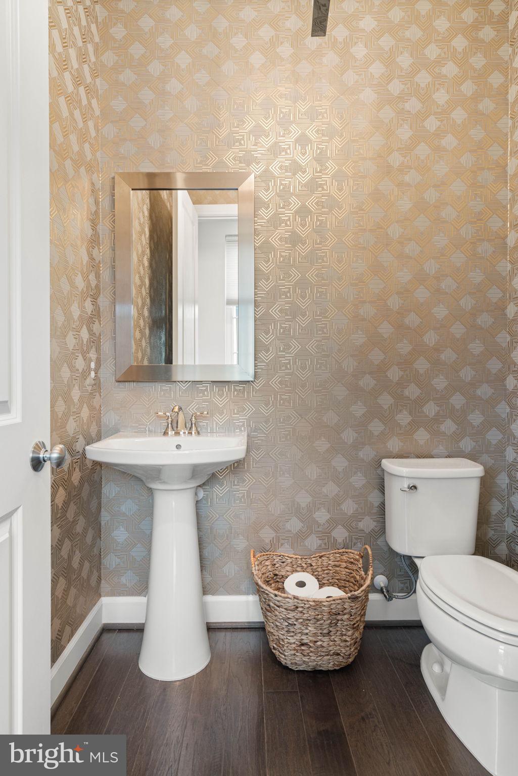 ONE LOUDOUN - Residential