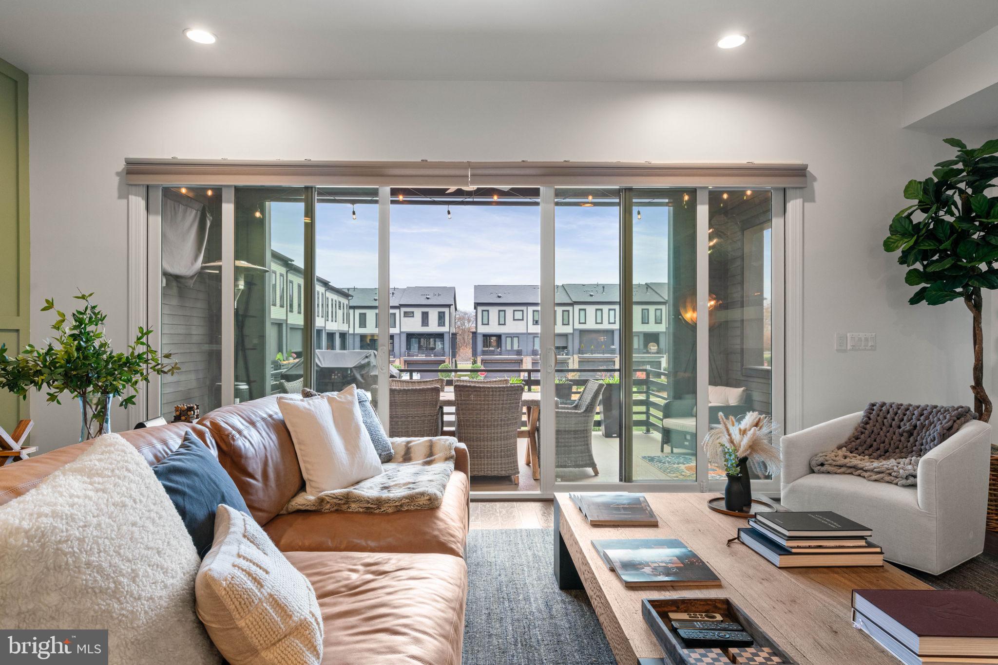 ONE LOUDOUN - Residential