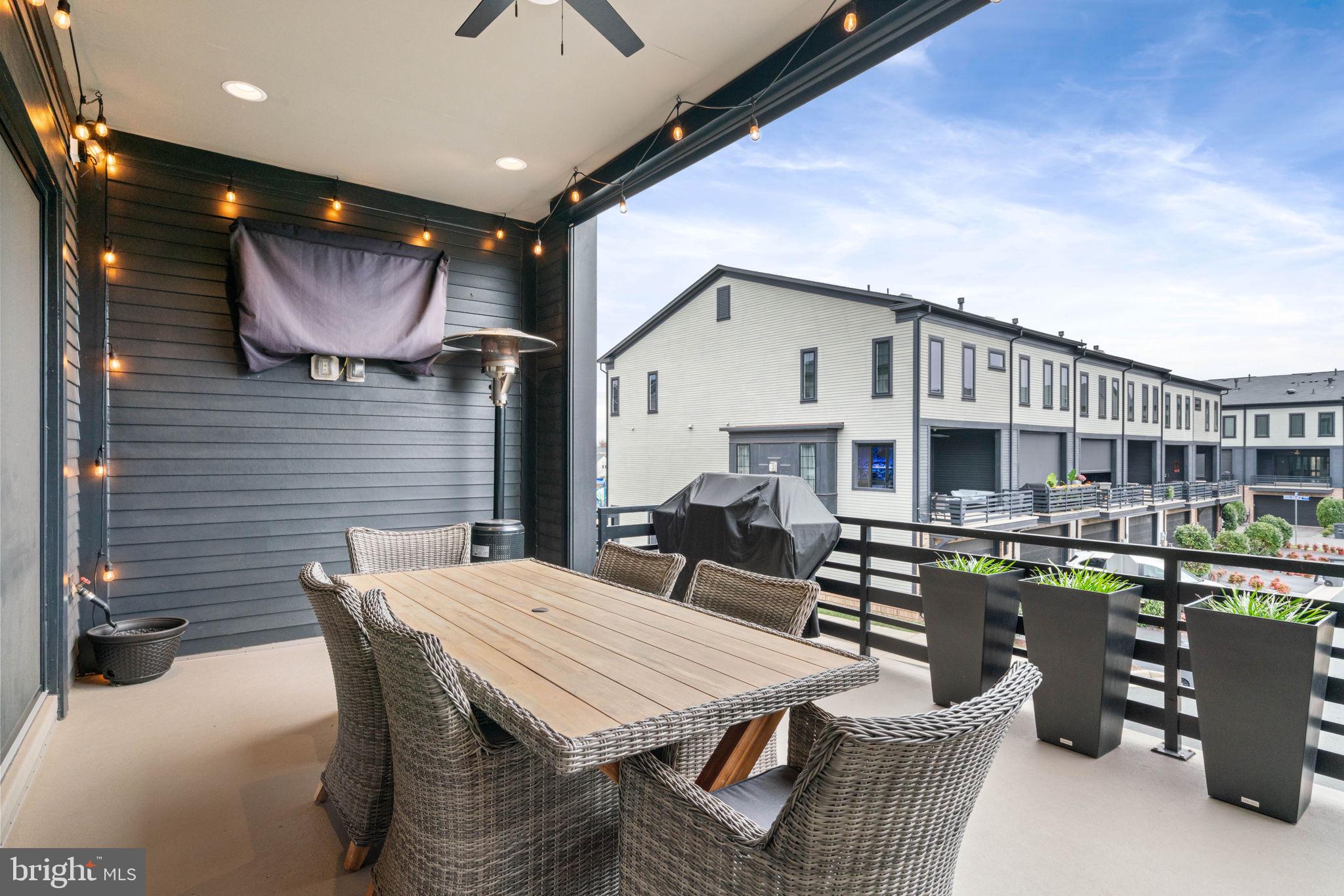 ONE LOUDOUN - Residential