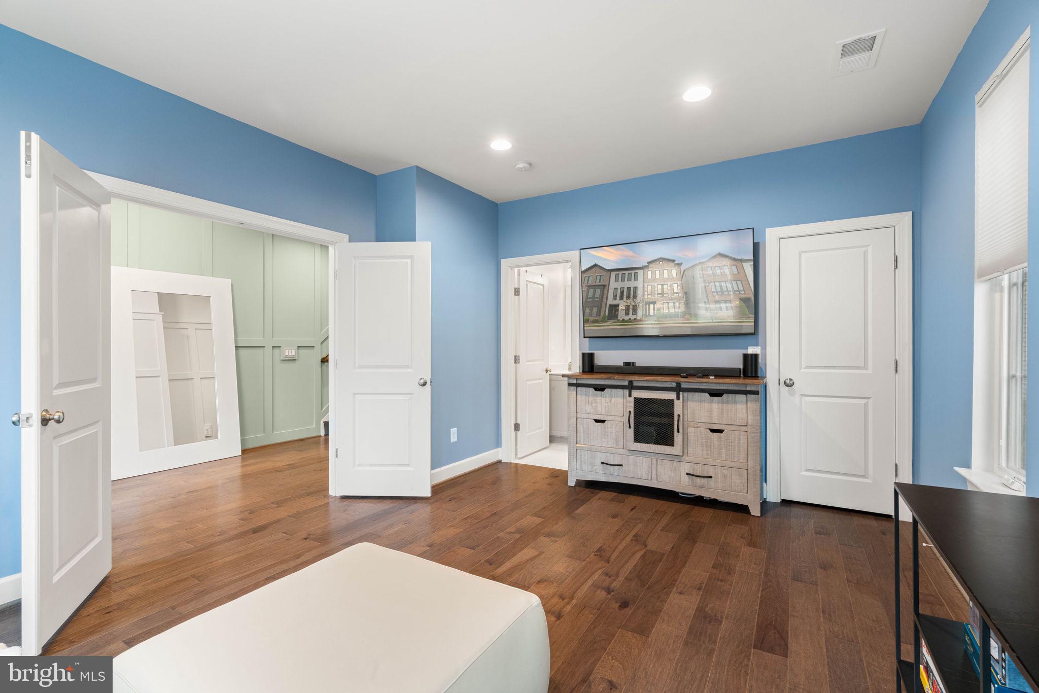 ONE LOUDOUN - Residential