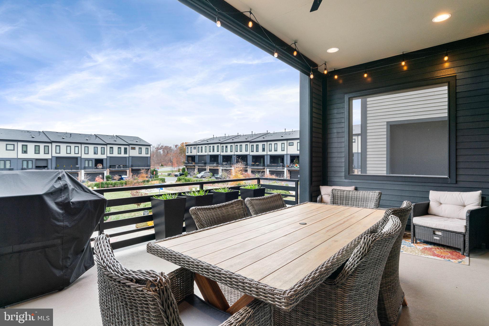 ONE LOUDOUN - Residential