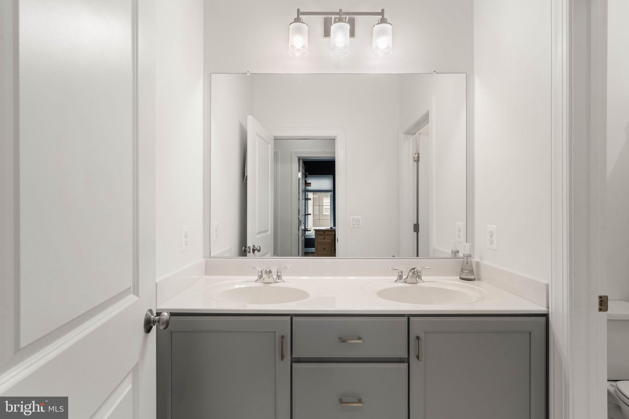 ONE LOUDOUN - Residential