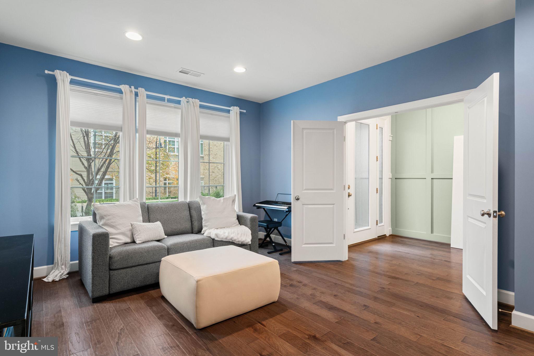 ONE LOUDOUN - Residential