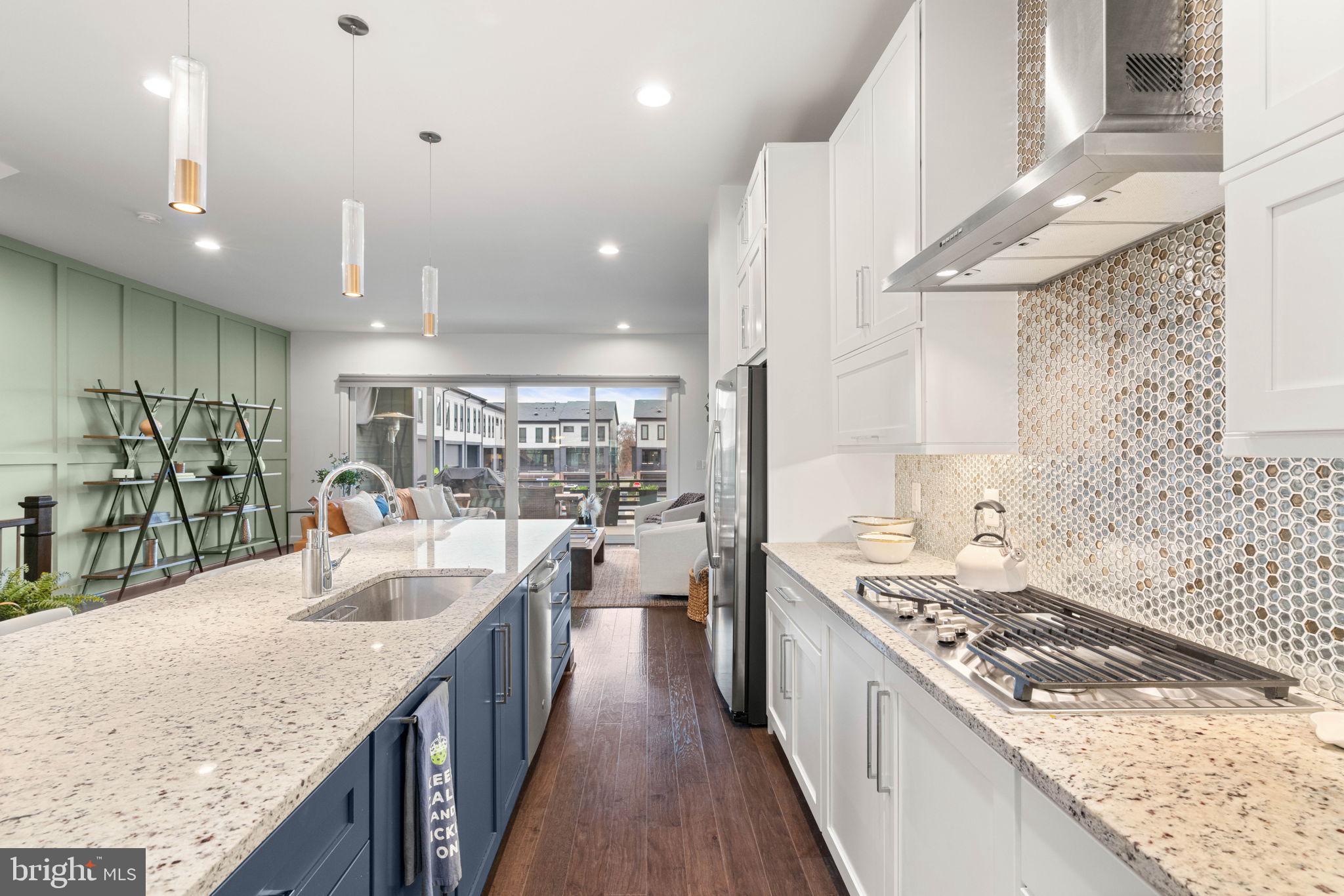 ONE LOUDOUN - Residential