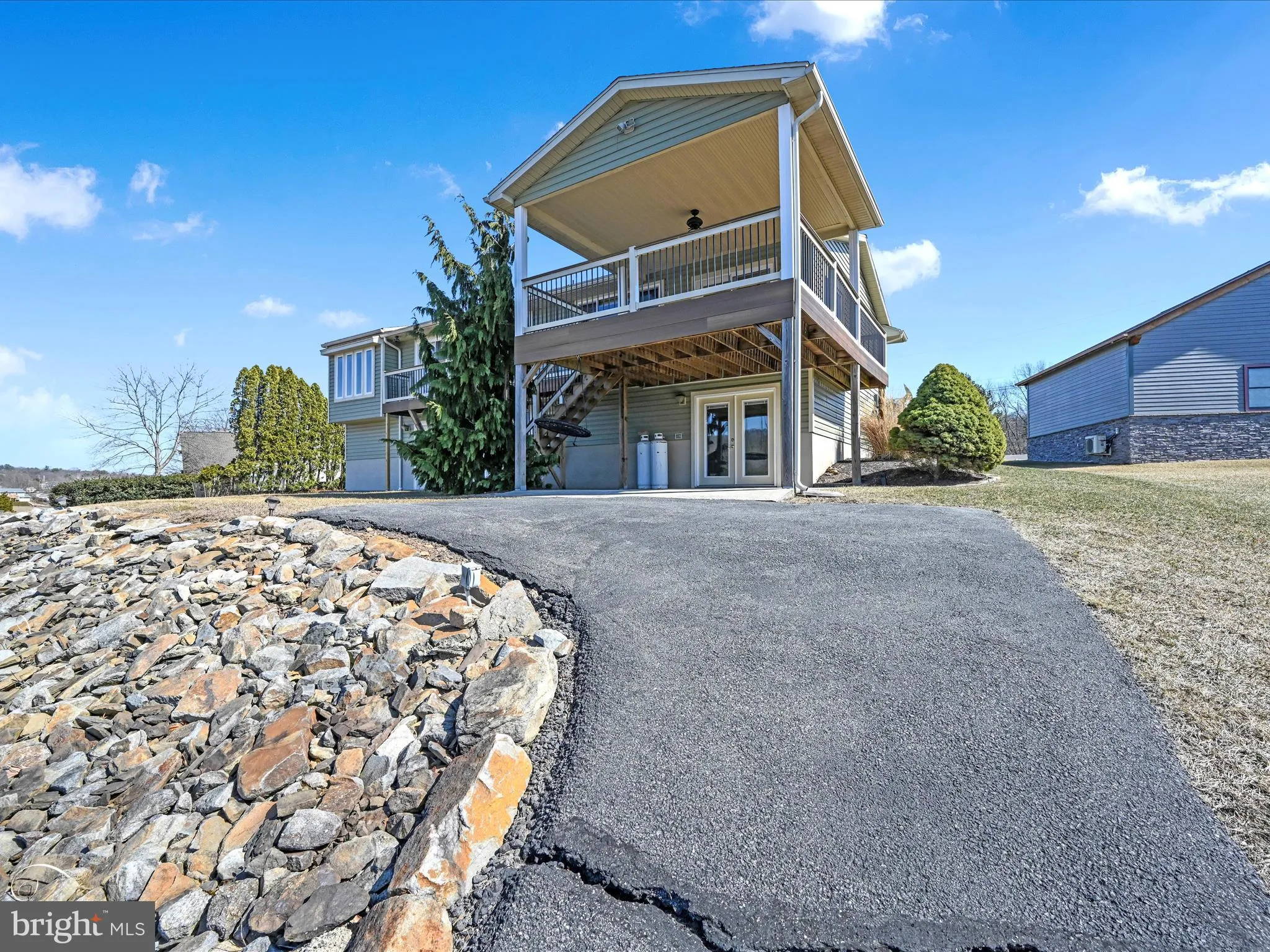 Auburn, Pennsylvania 17922, United States, 3 Bedrooms Bedrooms, ,2 BathroomsBathrooms,Residential,Active,87007