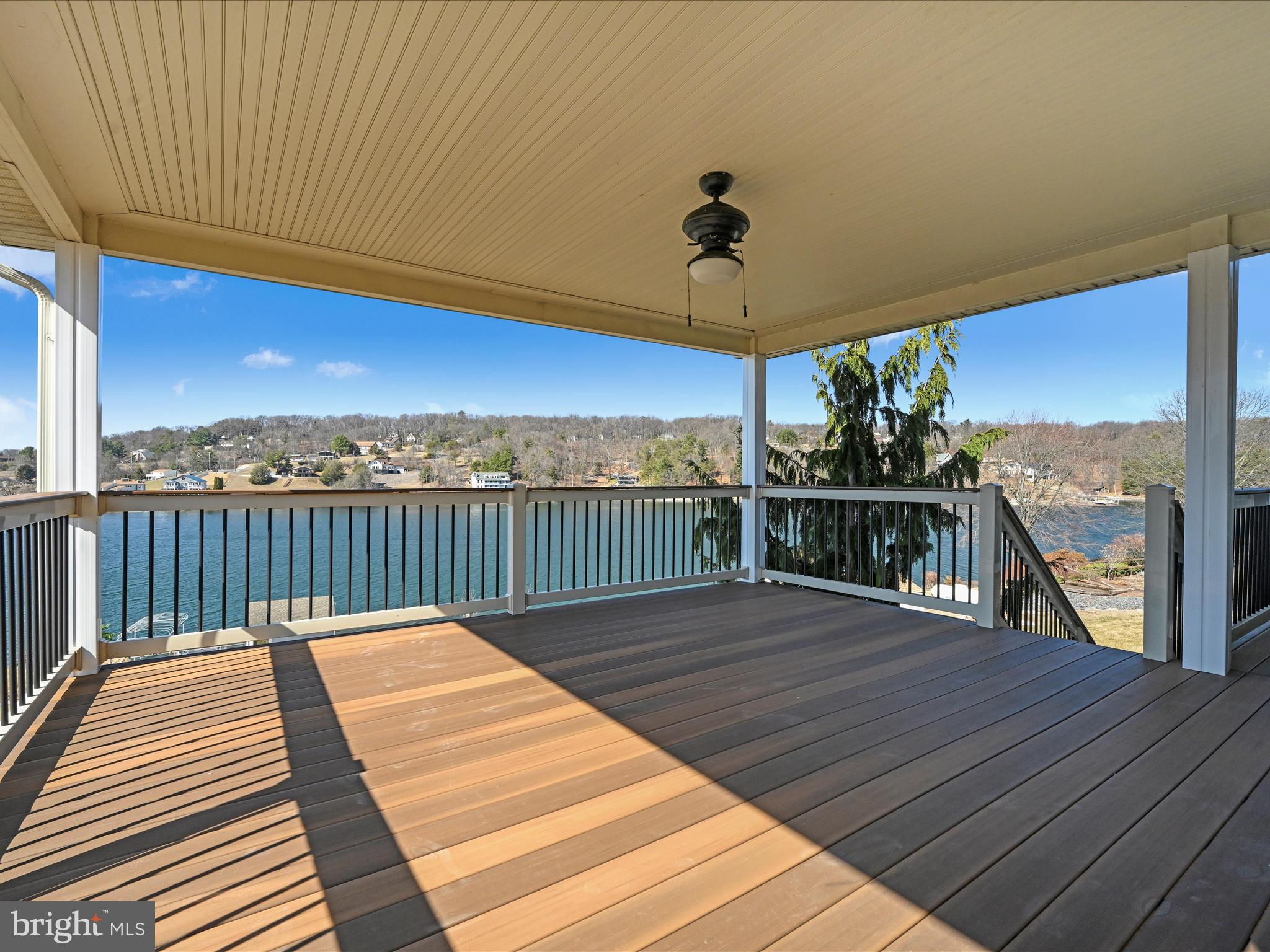 830 CAYUGA COVE