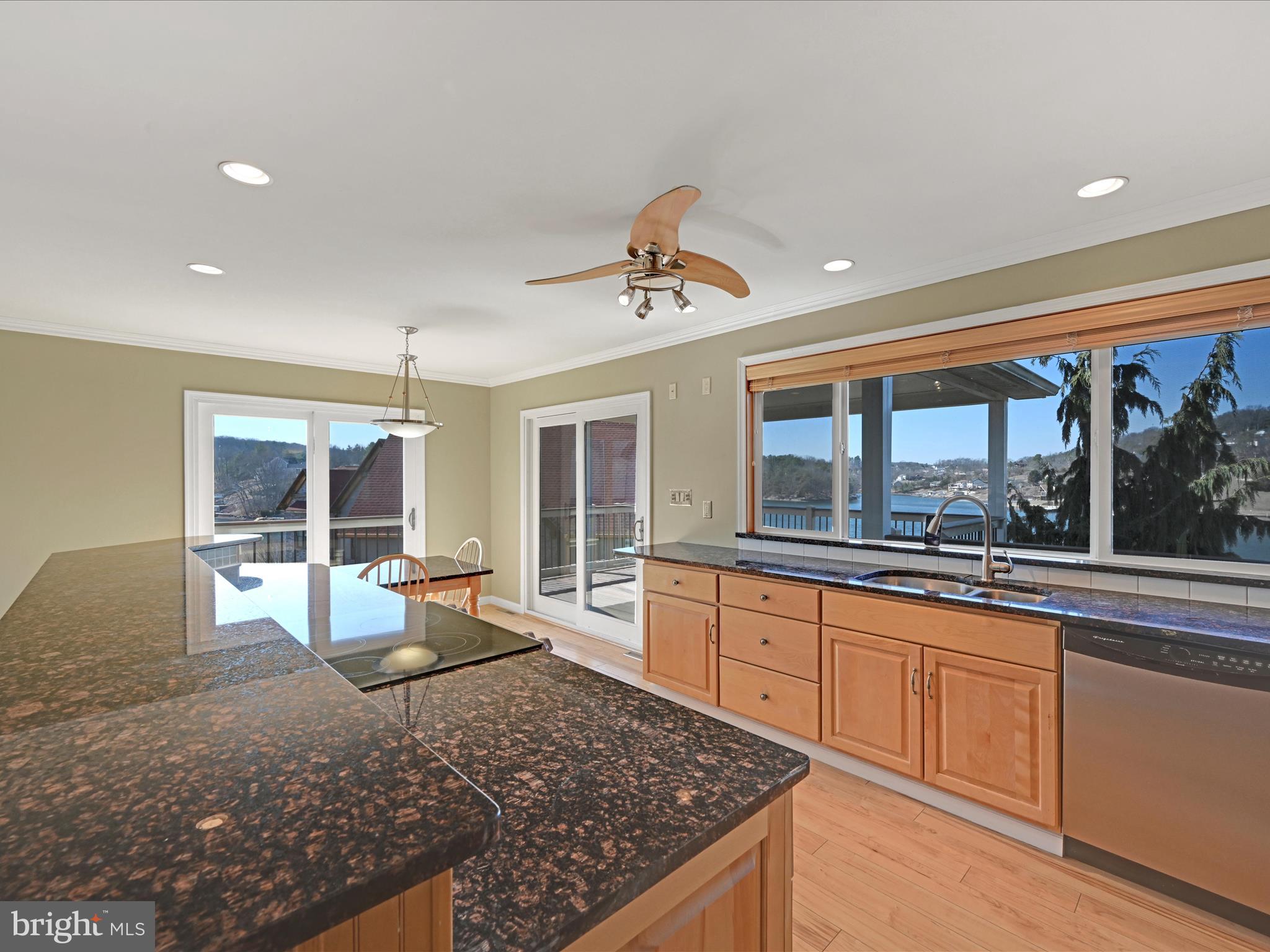 830 CAYUGA COVE