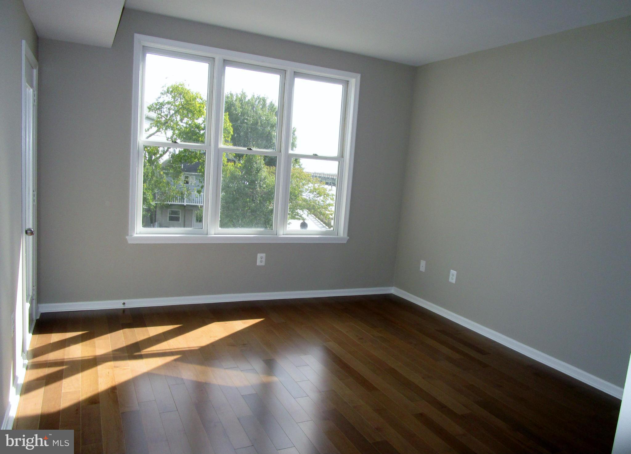 BAYWALK CONDOS - Residential