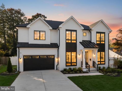 Photo of 5804 Ridgefield Road, BETHESDA, MD 20816 (MLS # MDMC2206646)