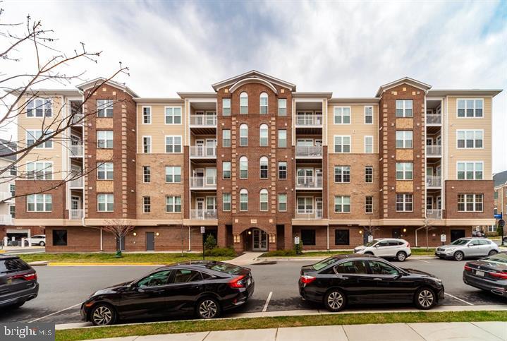 DISCOVERY SQUARE - Residential