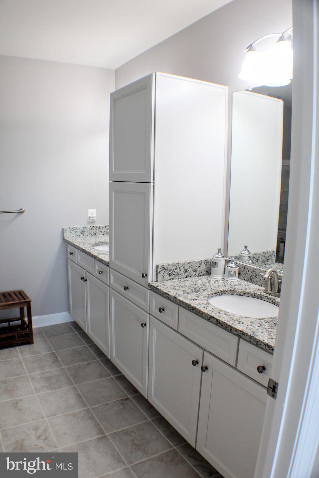 DISCOVERY SQUARE - Residential