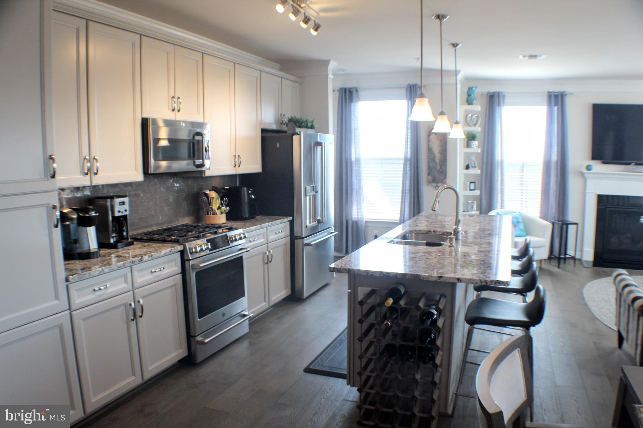 DISCOVERY SQUARE - Residential