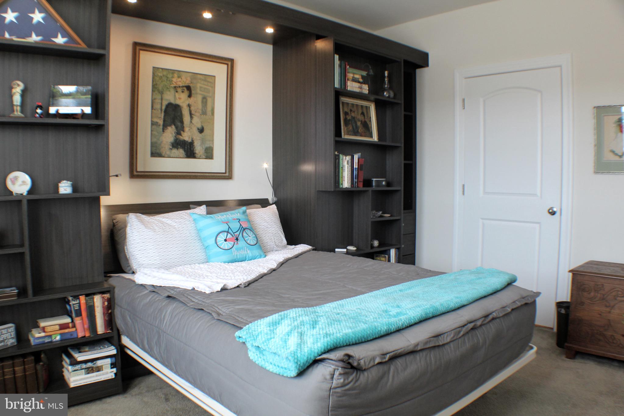 DISCOVERY SQUARE - Residential