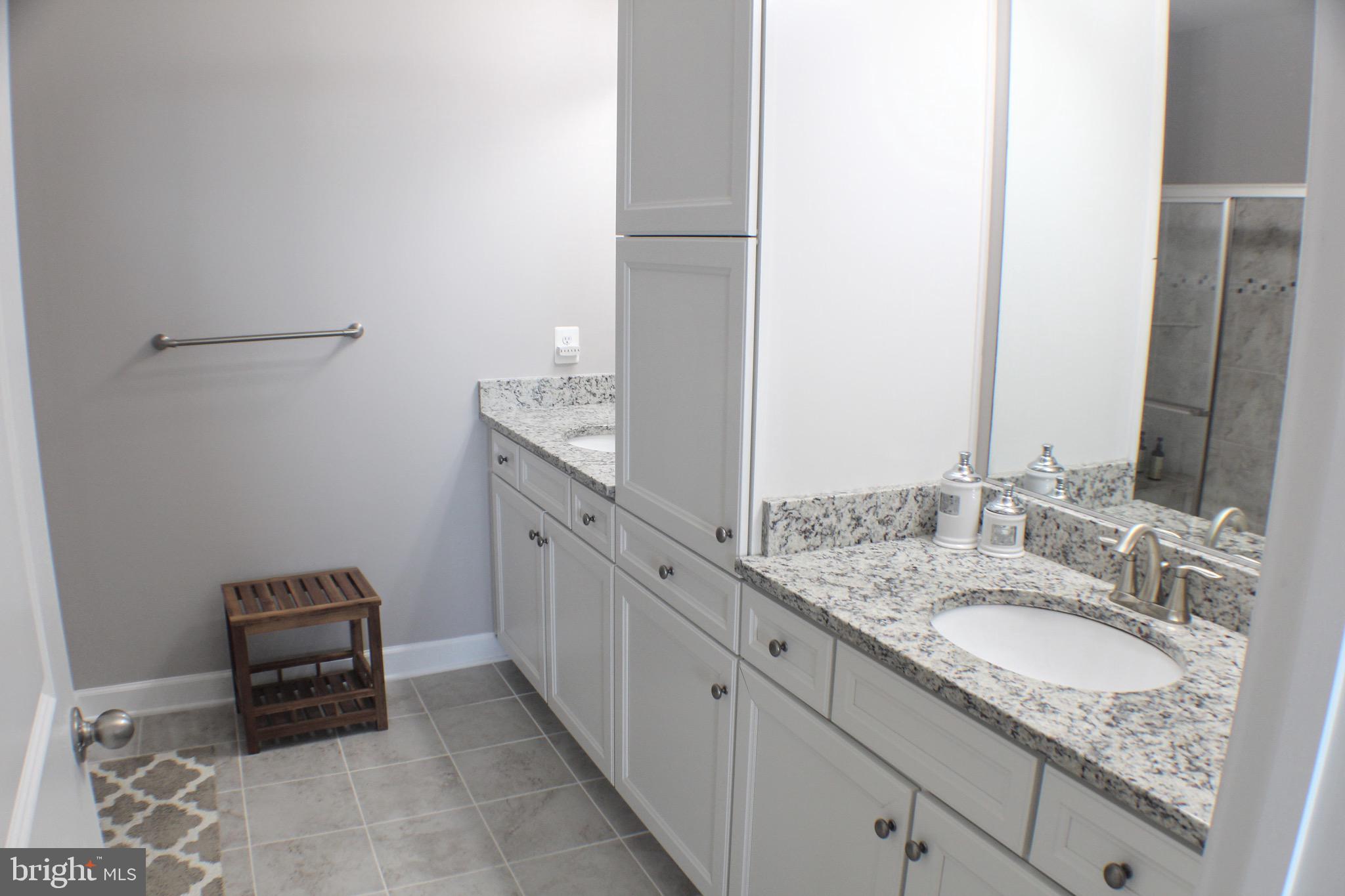 DISCOVERY SQUARE - Residential