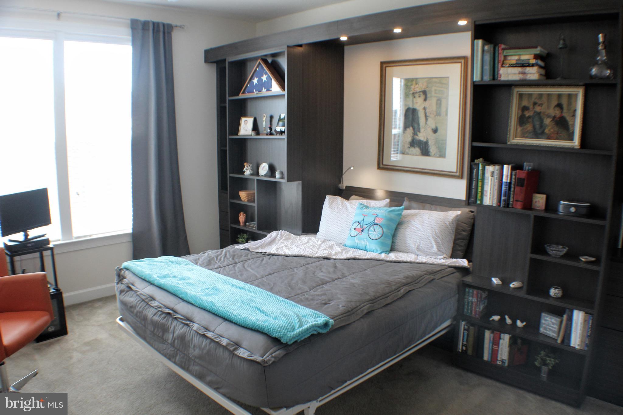 DISCOVERY SQUARE - Residential