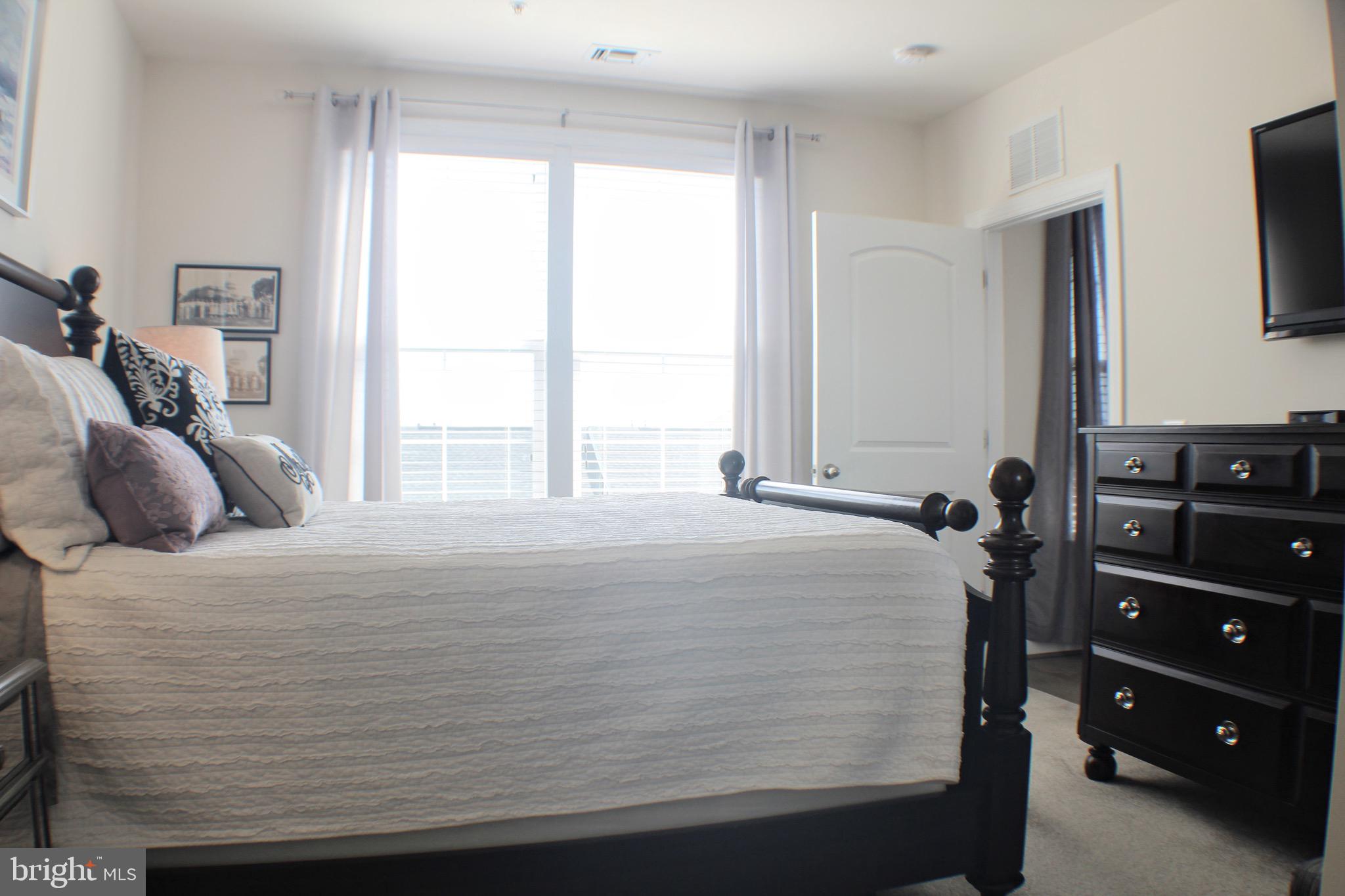 DISCOVERY SQUARE - Residential