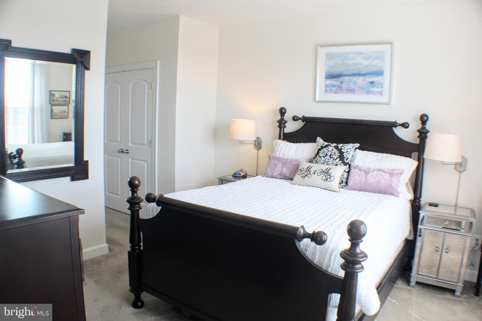 DISCOVERY SQUARE - Residential