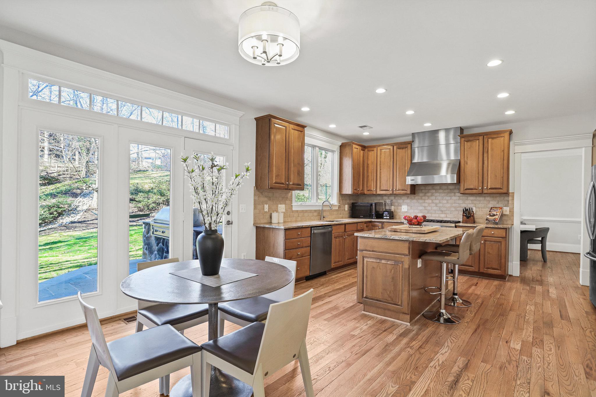 WILLIAMSBURG VILLAGE - Residential