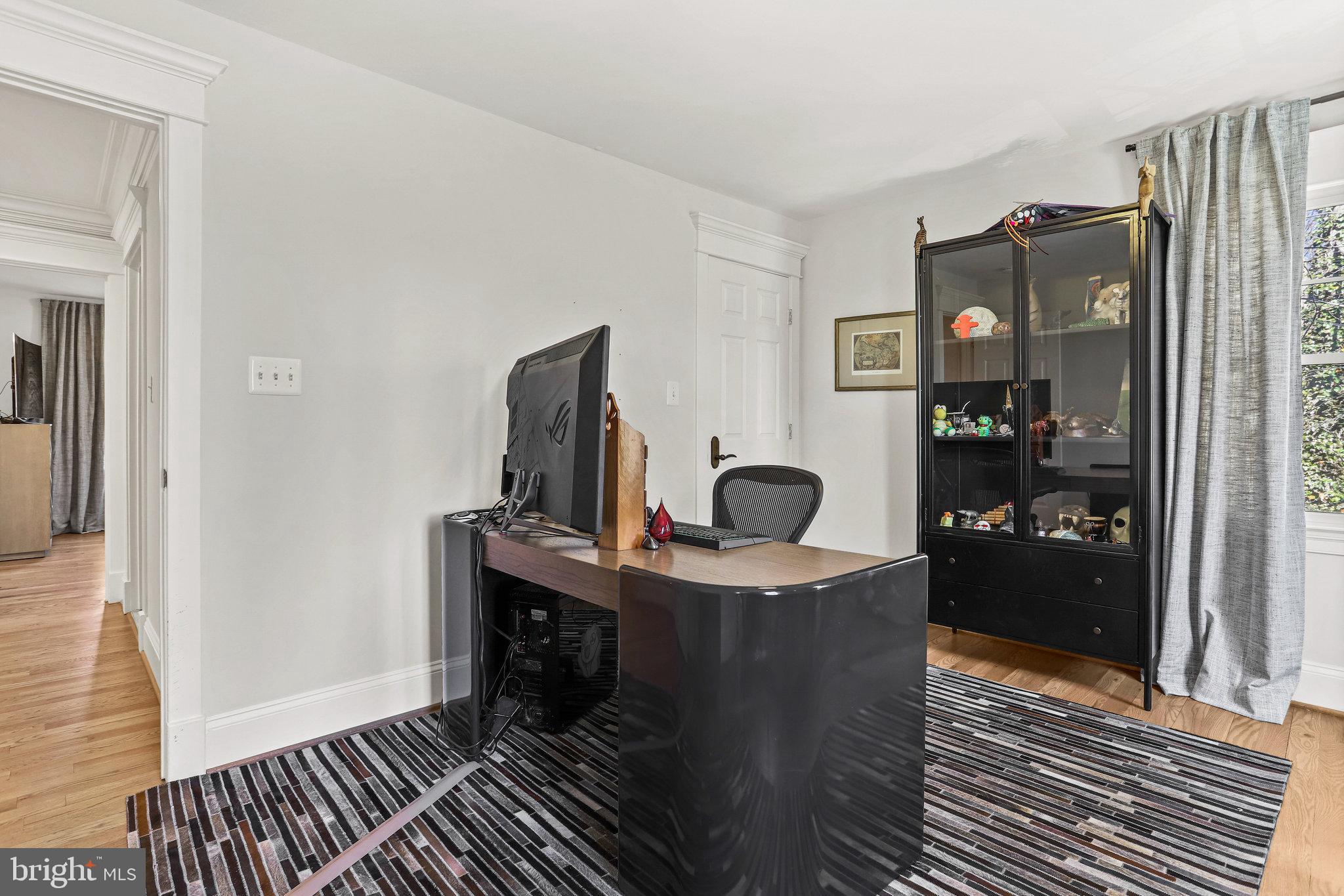 WILLIAMSBURG VILLAGE - Residential